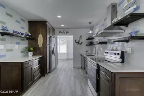 Kitchen - 39 Seaview Dr, Ormond Beach, FL 32176 photo 2 of 6