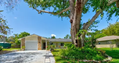 Exterior - 2914 Sabal Palm Dr, Edgewater, FL 32141 photo 2 of 8