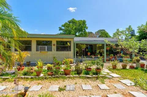 Exterior - 2914 Sabal Palm Dr, Edgewater, FL 32141 photo 7 of 8
