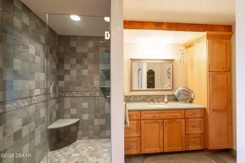 Bath - 427 N Riverside Dr, Edgewater, FL 32132 photo 2 of 2