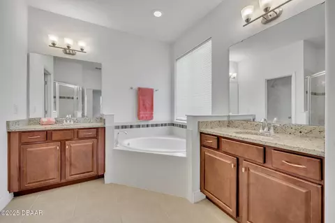 Bath - 225 River Vale Ln, Ormond Beach, FL 32174 photo 1 of 4