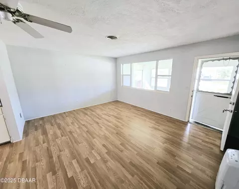 Living - 52 Oakview Cir, Ormond Beach, FL 32176 photo 4 of 5