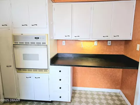 Kitchen - 52 Oakview Cir, Ormond Beach, FL 32176 photo 2 of 5