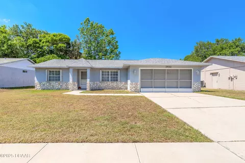 2932 Bristol Ln, South Daytona, FL 32119