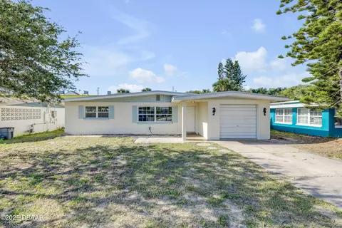 915 E 2nd Ave, New Smyrna Beach, FL 32169