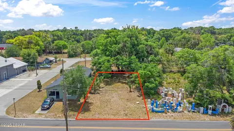 520 W Beresford Ave, Deland, FL 32720