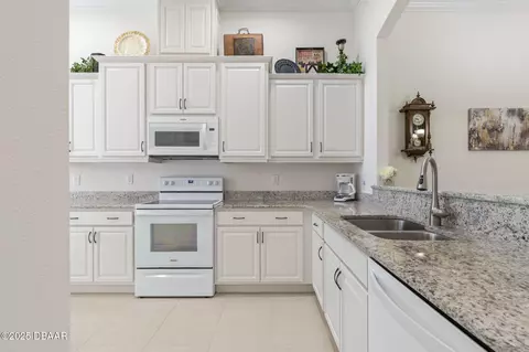 Kitchen - 3238 Bailey Ann Dr, Ormond Beach, FL 32174 photo 2 of 5