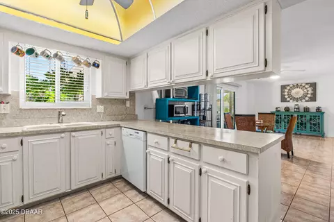 Kitchen - 16 W Tipperary Ln, Ormond Beach, FL 32176 photo 2 of 2