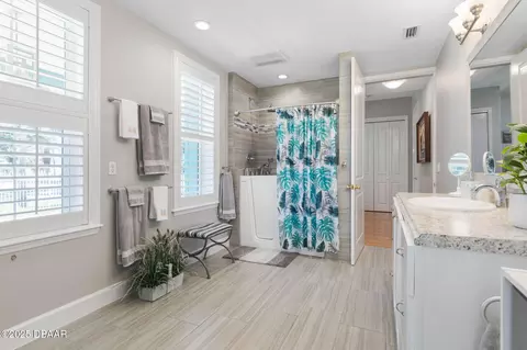 Bath - 2189 Old Dixie Hwy, Ormond Beach, FL 32174 photo 9 of 11