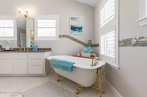 Bath - 2189 Old Dixie Hwy, Ormond Beach, FL 32174 photo 4 of 11