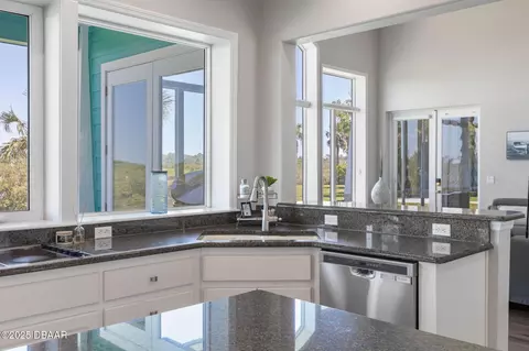 Kitchen - 2189 Old Dixie Hwy, Ormond Beach, FL 32174 photo 10 of 13