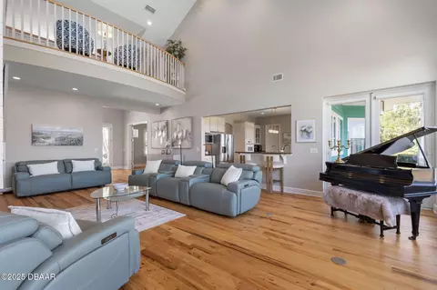 Living - 2189 Old Dixie Hwy, Ormond Beach, FL 32174 photo 3 of 4