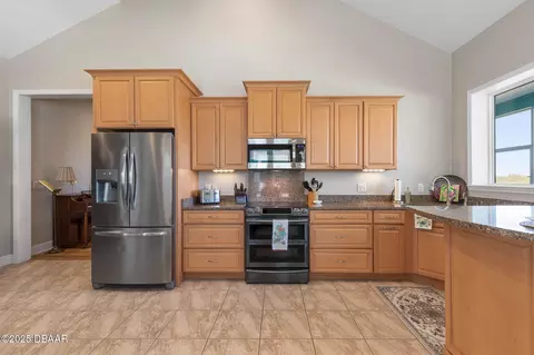 Kitchen - 2189 Old Dixie Hwy, Ormond Beach, FL 32174 photo 13 of 13