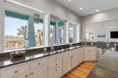 Kitchen - 2189 Old Dixie Hwy, Ormond Beach, FL 32174 photo 7 of 13