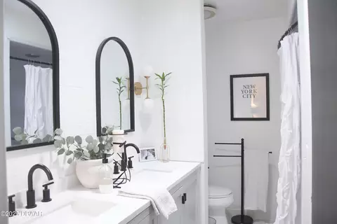 Bath - 84 S St Andrews Dr, Ormond Beach, FL 32174 photo 3 of 4