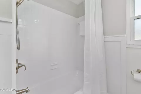 Bath - 672 N Beach St, Ormond Beach, FL 32174 photo 4 of 4