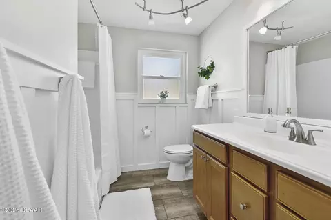 Bath - 672 N Beach St, Ormond Beach, FL 32174 photo 3 of 4