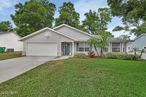 941 Village Lake Dr N, Deland, FL 32724