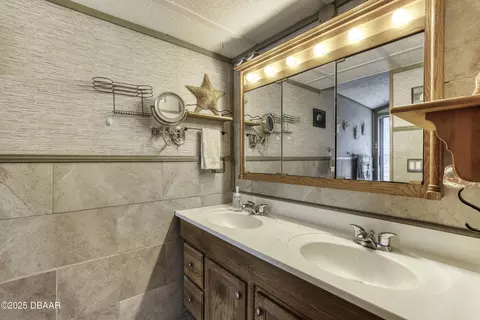 Bath - 233 Riverbend Rd, Ormond Beach, FL 32174 photo 4 of 7