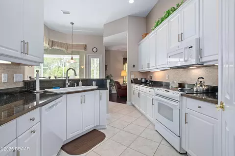 Kitchen - 850 Westlake Dr, Ormond Beach, FL 32174 photo 2 of 6
