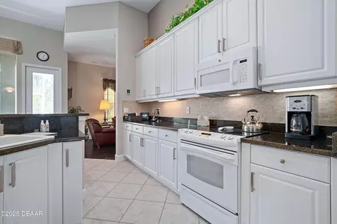Kitchen - 850 Westlake Dr, Ormond Beach, FL 32174 photo 4 of 6