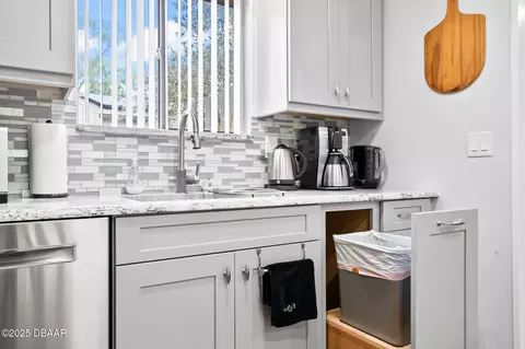 Kitchen - 229 Pine Cone Trl, Ormond Beach, FL 32174 photo 3 of 14
