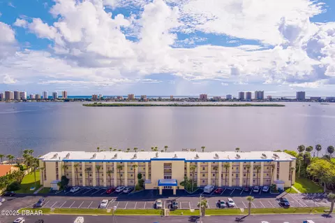 3131 S Ridgewood Ave #2090, South Daytona, FL 32119