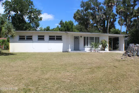 1076 Amanda Rd, Daytona Beach, FL 32114