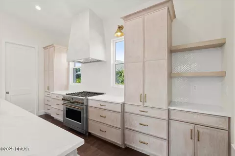 Kitchen - 155 Avalon Dr, Ormond Beach, FL 32176 photo 4 of 7