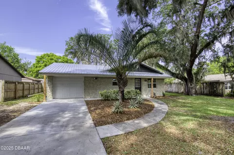 1704 Travelers Palm Dr, Edgewater, FL 32132