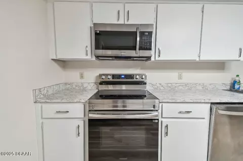 Kitchen - 2421 Needle Palm Dr, Edgewater, FL 32141 photo 4 of 4
