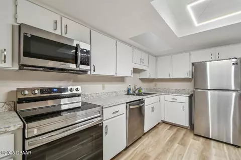 Kitchen - 2421 Needle Palm Dr, Edgewater, FL 32141 photo 3 of 4
