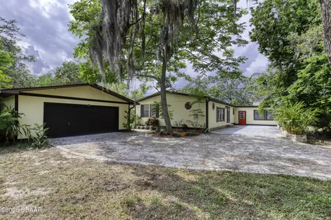 1420 Carol Lee St, Daytona Beach, FL 32117