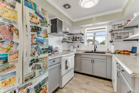 Kitchen - 13 Rivocean Dr, Ormond Beach, FL 32176 photo 3 of 5