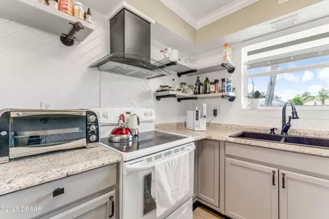 Kitchen - 13 Rivocean Dr, Ormond Beach, FL 32176 photo 4 of 5