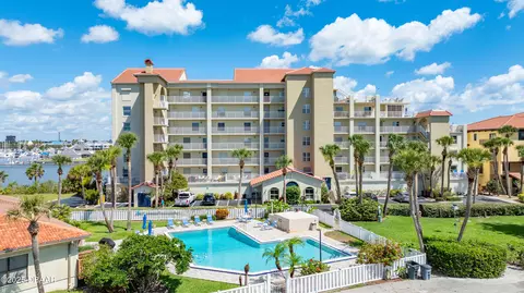 524 Marina Point Dr, Daytona Beach, FL 32114