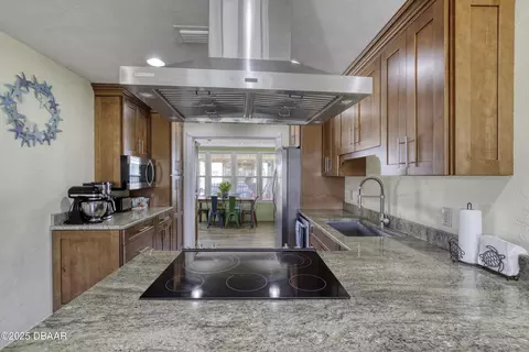Kitchen - 3 Seaside Dr, Ormond Beach, FL 32176 photo 3 of 5