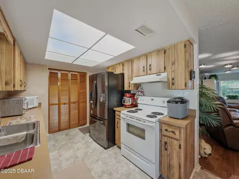 Kitchen - 708 Egret Ct, Edgewater, FL 32141 photo 2 of 3
