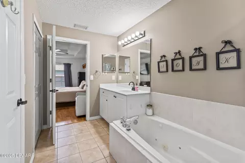 Bath - 20 Greenvale Dr, Ormond Beach, FL 32174 photo 4 of 5