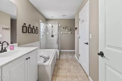 Bath - 20 Greenvale Dr, Ormond Beach, FL 32174 photo 2 of 5