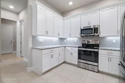 Kitchen - 136 Longridge Ln, Ormond Beach, FL 32174 photo 2 of 4