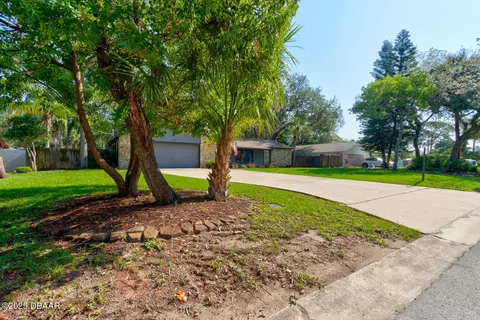 Exterior - 35 Whippoorwill Ln, Ormond Beach, FL 32174 photo 2 of 9