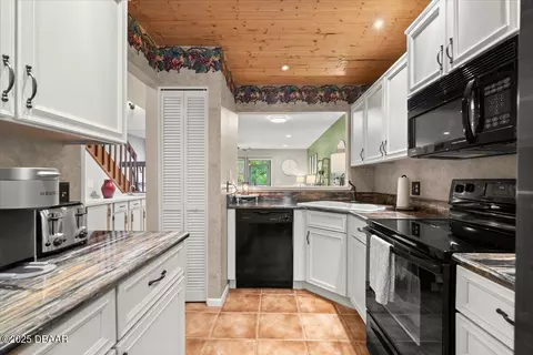 Kitchen - 140 Limewood Pl #3, Ormond Beach, FL 32174 photo 2 of 3