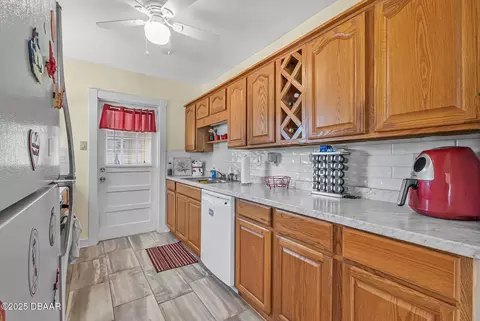 Kitchen - 431 Riverside Dr, Ormond Beach, FL 32176 photo 2 of 2