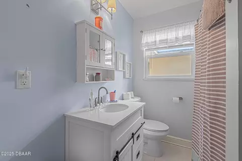 Bath - 431 Riverside Dr, Ormond Beach, FL 32176 photo 3 of 3