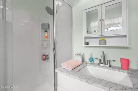 Bath - 431 Riverside Dr, Ormond Beach, FL 32176 photo 2 of 3