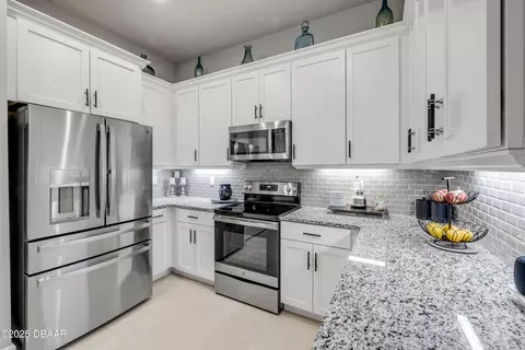 Kitchen - 110 Longridge Ln, Ormond Beach, FL 32174 photo 6 of 10