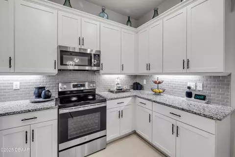 Kitchen - 110 Longridge Ln, Ormond Beach, FL 32174 photo 5 of 10