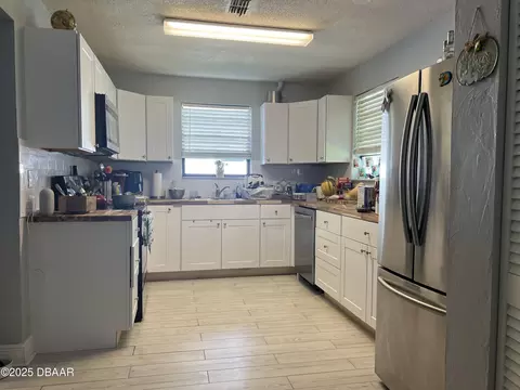 Kitchen - 400 Palm Ave, Ormond Beach, FL 32174 photo 1 of 1