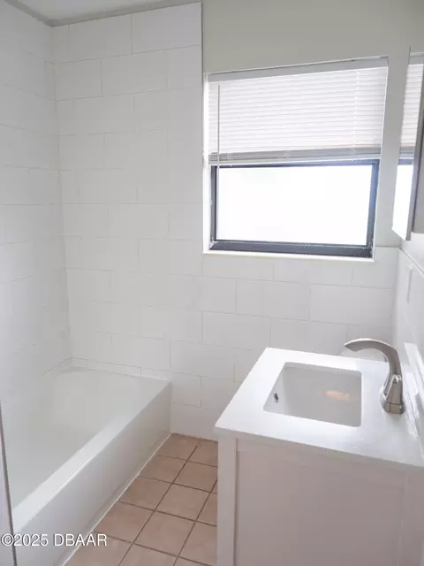 Bath - 3 Oriole Cir, Ormond Beach, FL 32176 photo 1 of 2